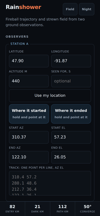 A phone screen headed Observers with a blue bordered notice reading Station B arrived in that link. Beneath it a line gives the position 47.50, -92.90 at 430 m, from 25.49 slash 42.79 to 78.29 slash 9.61, followed by azimuths MAGNETIC, not corrected in capitals. A warning in orange says those azimuths are magnetic and uncorrected, and to enter the declination for where that observer stood before solving. Two buttons below read Use it as Station B and Discard